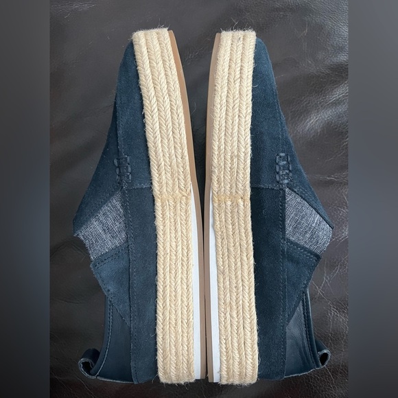 ED - Ellen Degeneres blue suede slip on shoes - Picture 1 of 6